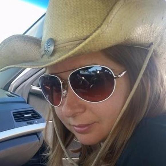 Meet your Posher, Dana - Picture 1 of 1